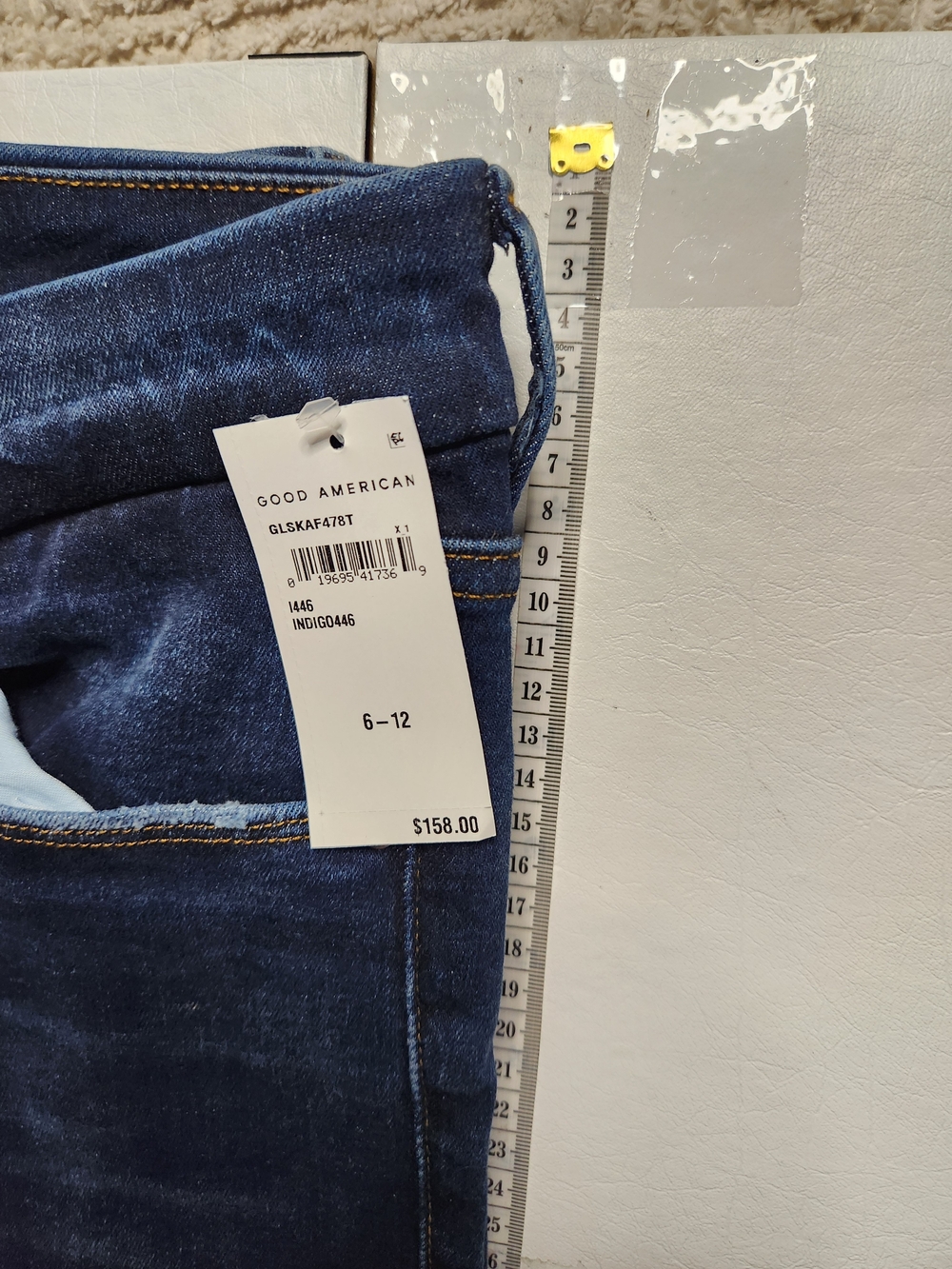 Good American Jeans - Picture 4 of 6